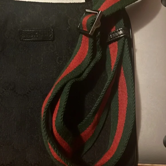 Vintage Gucci crossbody black with classic webbing - Picture 3 of 8